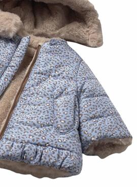 Umkehrbarer Mantel von Mayoral mit blauem Tierdruck für Babys.
