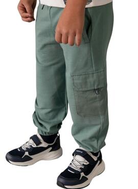 Grüne Mayoral Hose mit Taschen für Jungen.