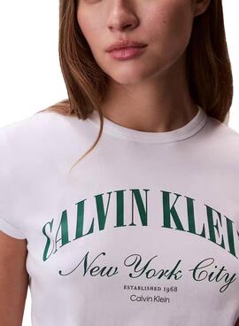 T-Shirt Calvin Klein Jeans Graphic Logo weiß für Damen.