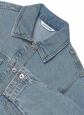 Kurze blaue Mayoral Jeansjacke für Mädchen.