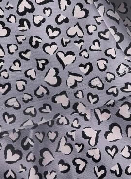 Hose Flare Name It mit lila Herzen bedruckt für Mädchen.