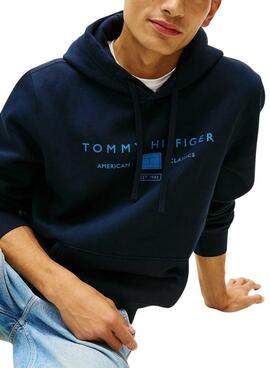 Pullover Tommy Hilfiger Brand Love in Marineblau für Herren.