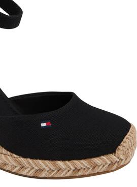 Espadrilles Tommy Hilfiger Flag in Schwarz mit hoher Keilabsatz für Damen.