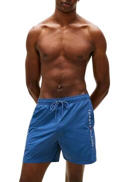 Badehose von Tommy Hilfiger mit blauem Logo für Herren.