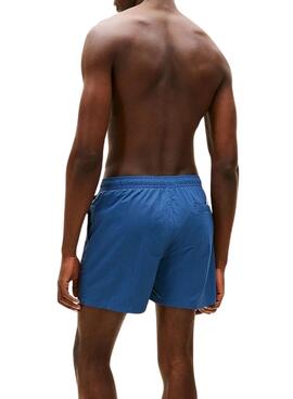 Badehose von Tommy Hilfiger mit blauem Logo für Herren.