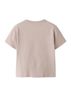 T-shirt Name It Feath in geröstetem Braun für Jungen.