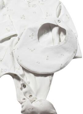 Set Mayoral für Neugeborene mit weißem Strampler, Lätzchen und beigem Mütze für Babys.