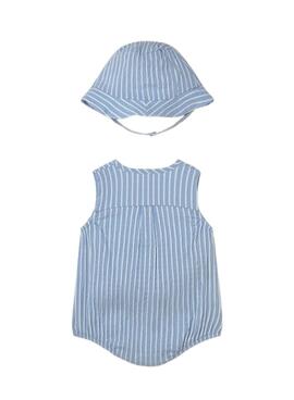 Strampler für Jungen mit hellblauen Streifen und Mütze.